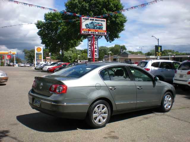 Volkswagen Passat Wagon SE Sedan