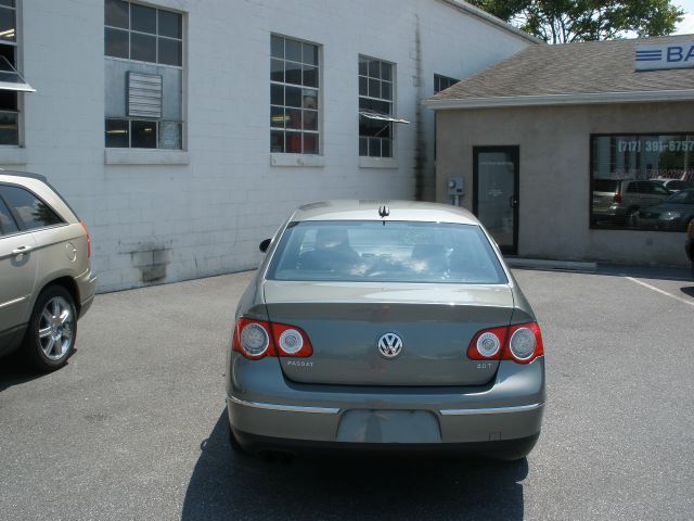 Volkswagen Passat Premium PK2 Leather SR 18 Sedan