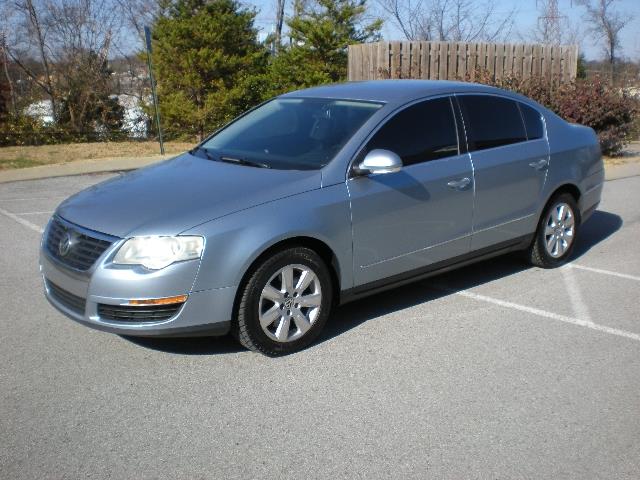 Volkswagen Passat 4DR SDN LE V6 AT Sedan