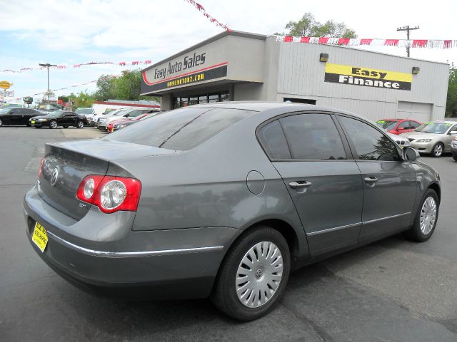 Volkswagen Passat 4DR SDN LE V6 AT Sedan