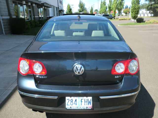 Volkswagen Passat 2006 photo 2