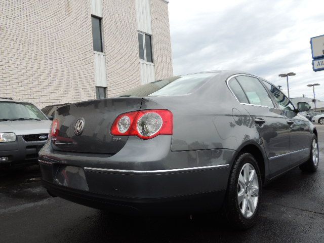 Volkswagen Passat 2006 photo 12