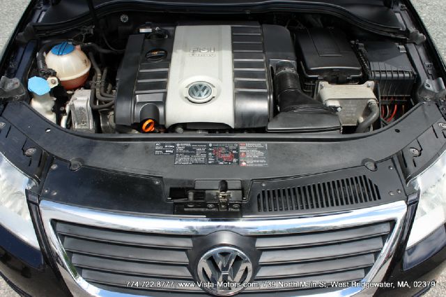 Volkswagen Passat 4DR SDN LE V6 AT Sedan