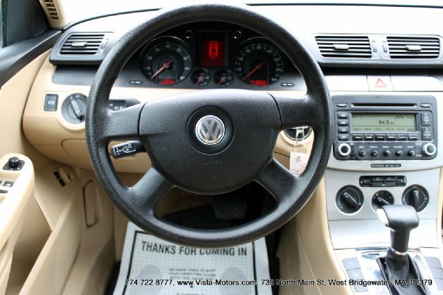 Volkswagen Passat 2006 photo 11