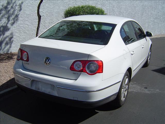 Volkswagen Passat Wagon SE Sedan