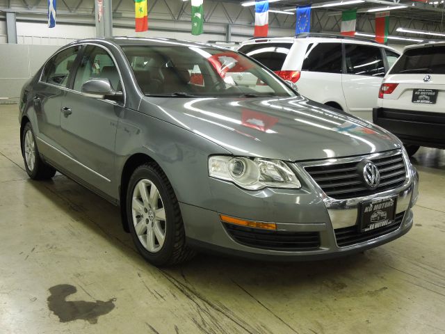 Volkswagen Passat 4DR SDN LE V6 AT Sedan