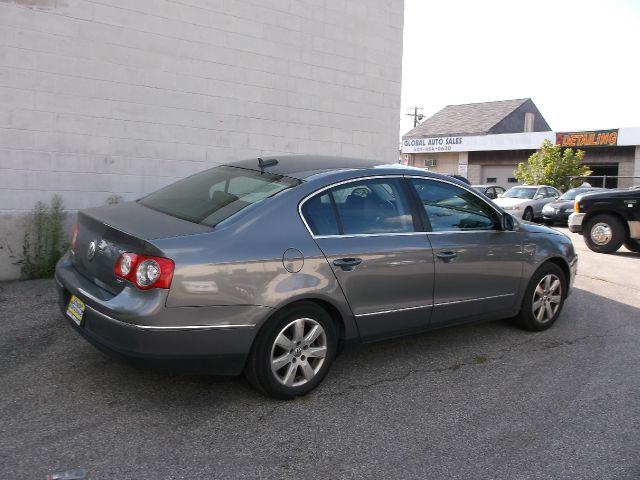 Volkswagen Passat Wagon SE Sedan