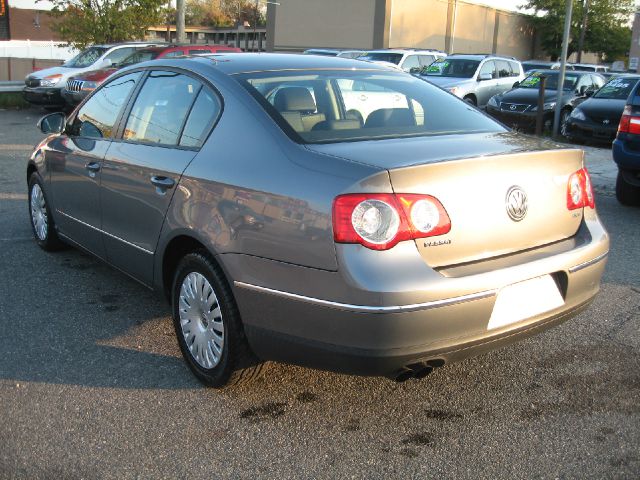 Volkswagen Passat 2006 photo 2