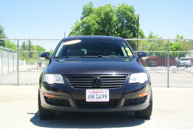 Volkswagen Passat Wagon SE Sedan