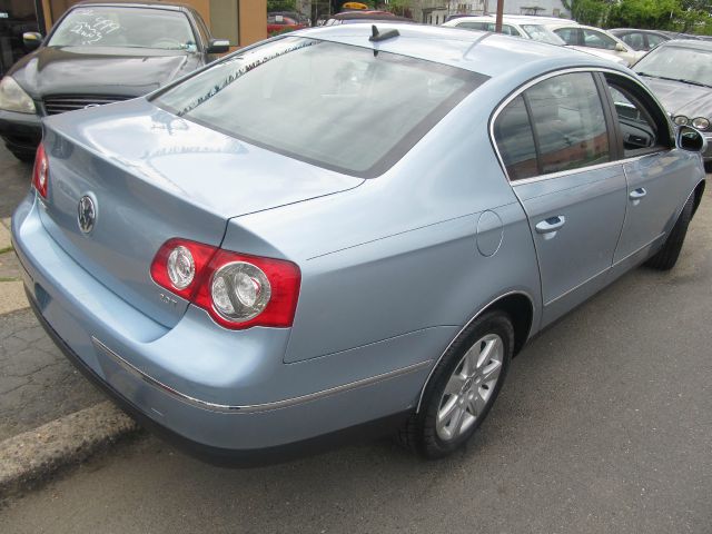 Volkswagen Passat 2006 photo 2