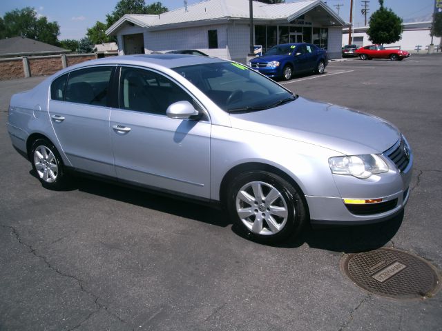 Volkswagen Passat 4DR SDN LE V6 AT Sedan