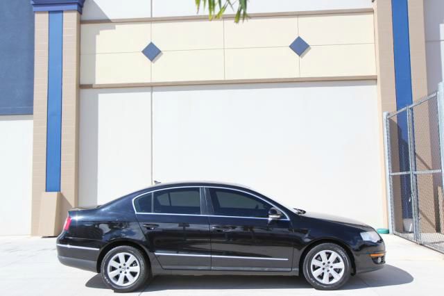 Volkswagen Passat Wagon SE Sedan