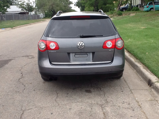 Volkswagen Passat Base Wagon