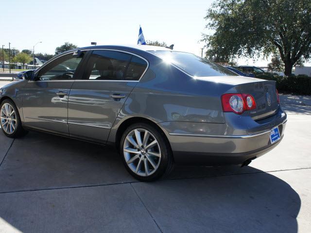 Volkswagen Passat LT 4WD Sedan