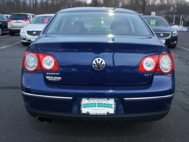 Volkswagen Passat 2008 photo 1