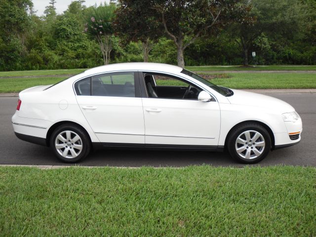 Volkswagen Passat Series 4 Sedan