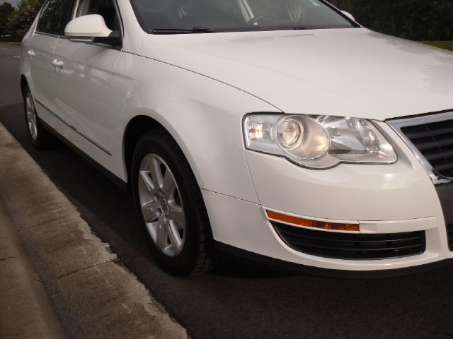 Volkswagen Passat 2008 photo 1