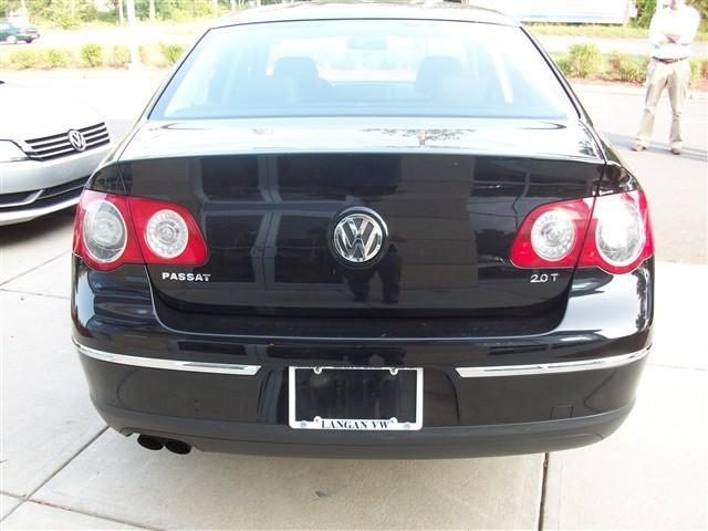 Volkswagen Passat 2008 photo 1