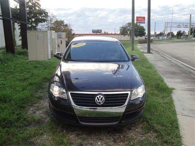 Volkswagen Passat 4dr LX Auto 4WD 4x4 SUV Sedan