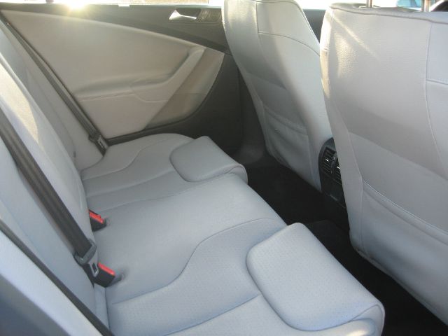 Volkswagen Passat 2009 photo 9