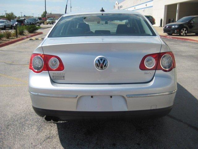 Volkswagen Passat 2009 photo 2