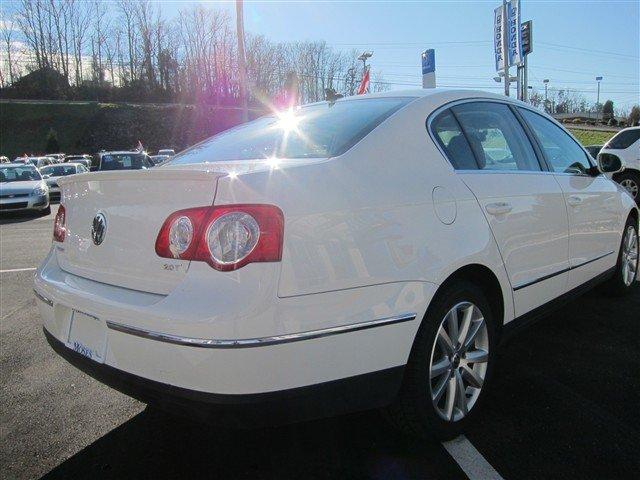 Volkswagen Passat 2010 photo 1