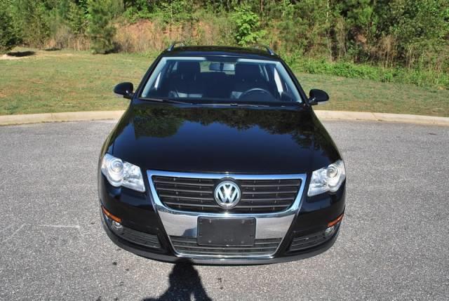 Volkswagen Passat 2010 photo 1