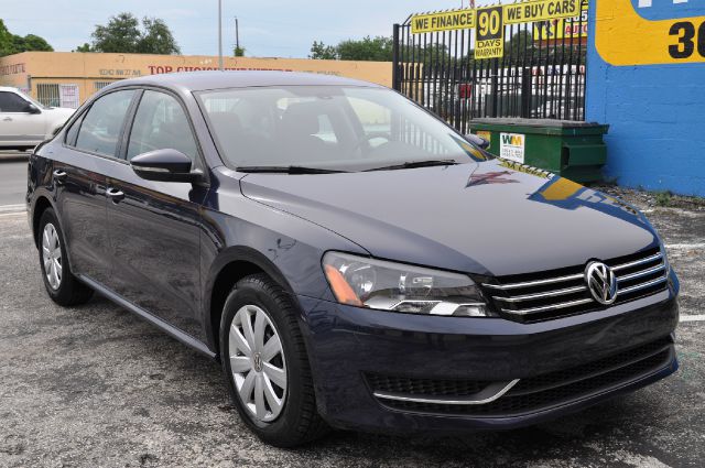 Volkswagen Passat 2012 photo 2