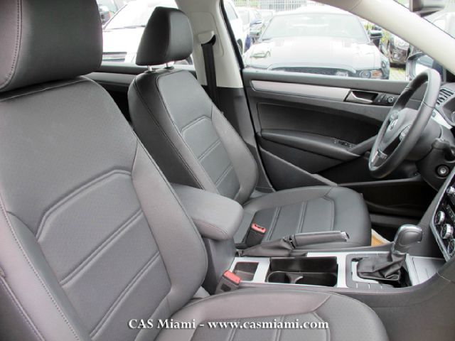 Volkswagen Passat 2012 photo 10