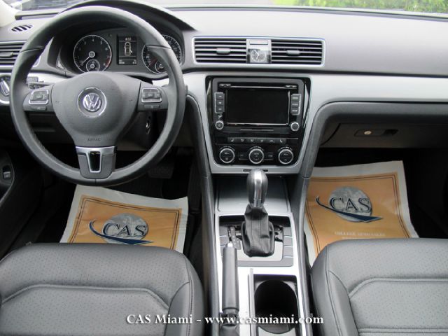 Volkswagen Passat 2012 photo 8