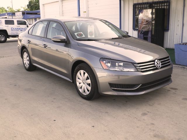 Volkswagen Passat 2012 photo 2