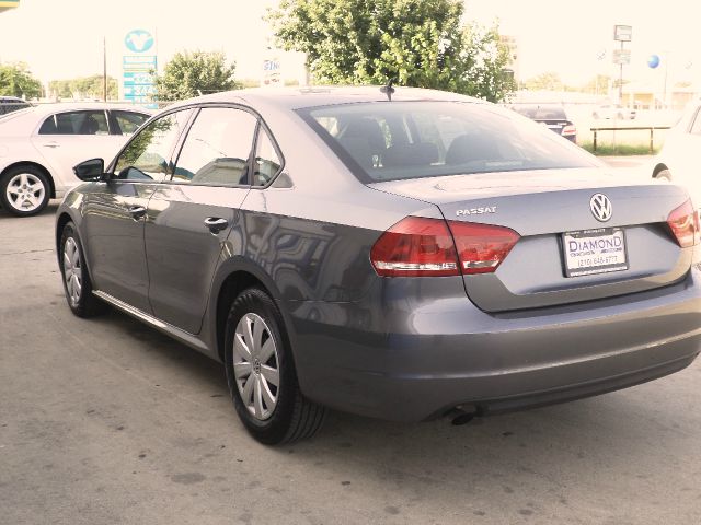 Volkswagen Passat 2012 photo 4