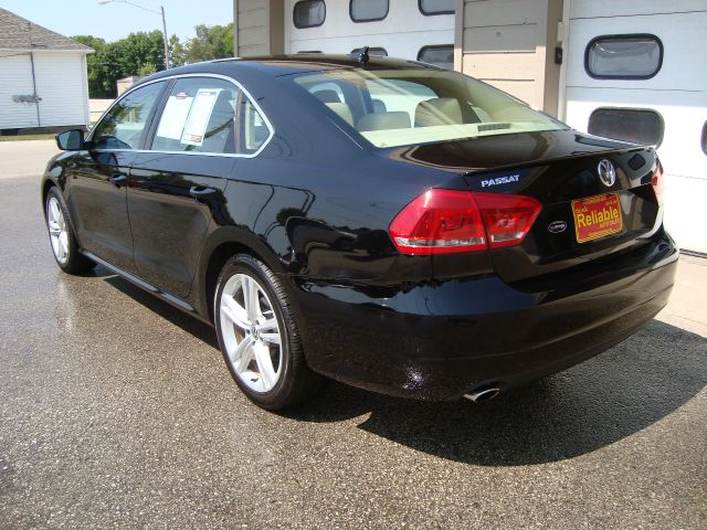 Volkswagen Passat 2012 photo 2