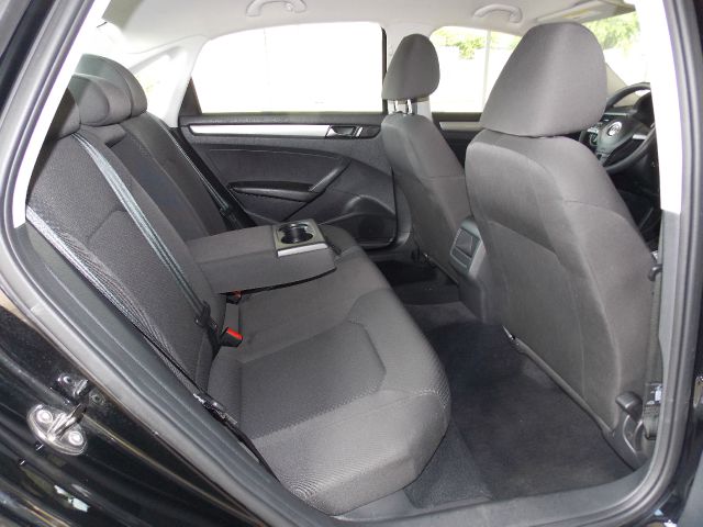 Volkswagen Passat 4.2L Quattro LWB AUTO Sedan