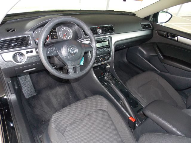 Volkswagen Passat 2012 photo 24