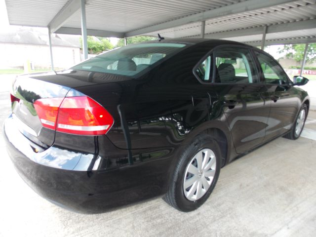 Volkswagen Passat 2012 photo 25