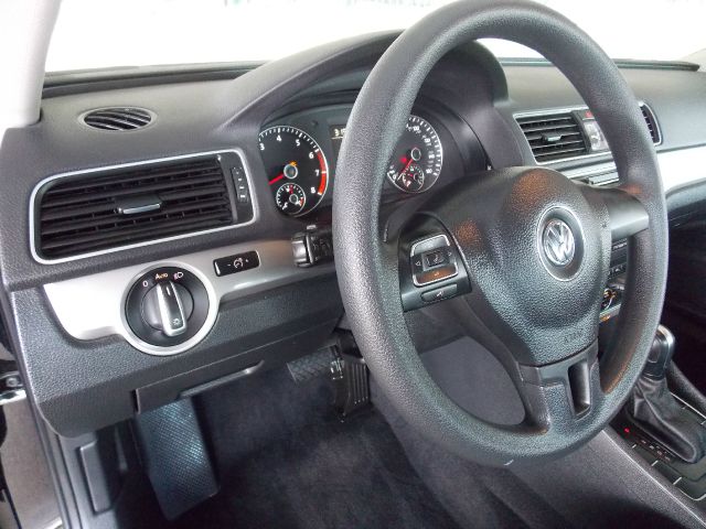 Volkswagen Passat 2012 photo 3