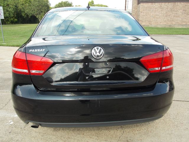 Volkswagen Passat 2012 photo 30