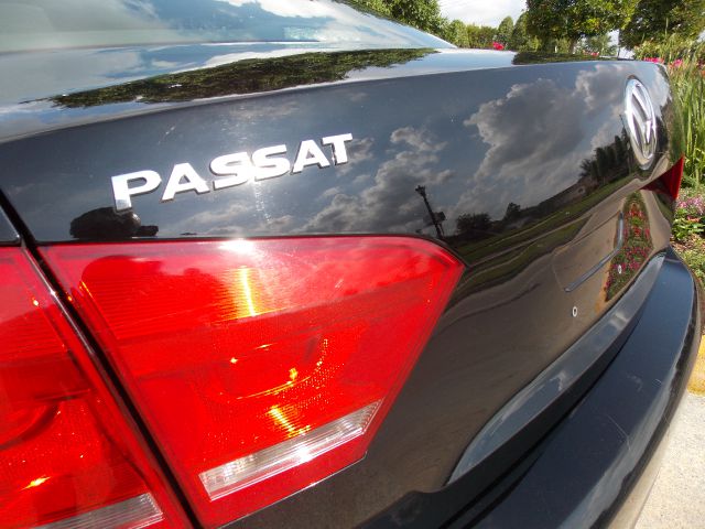 Volkswagen Passat 2012 photo 35