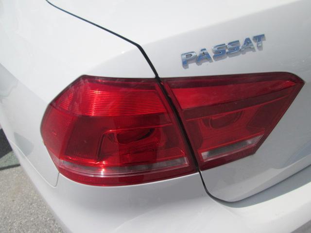 Volkswagen Passat 2012 photo 18