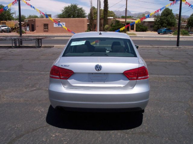 Volkswagen Passat 4.2L Quattro LWB AUTO Sedan