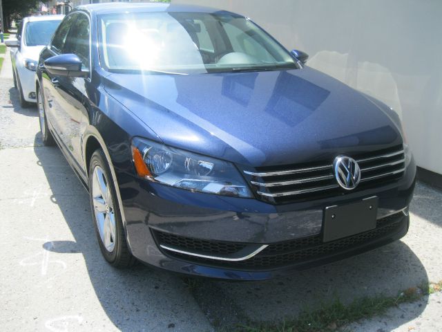 Volkswagen Passat 2012 photo 2