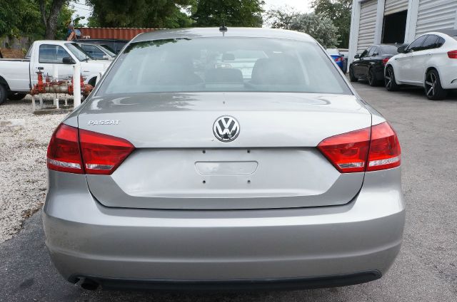 Volkswagen Passat 2012 photo 1