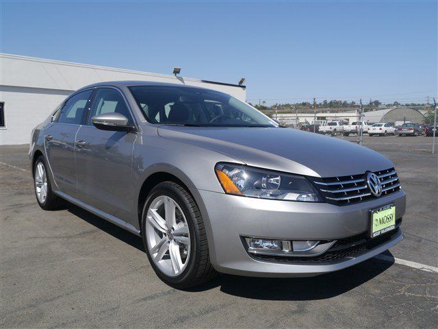 Volkswagen Passat 2012 photo 1