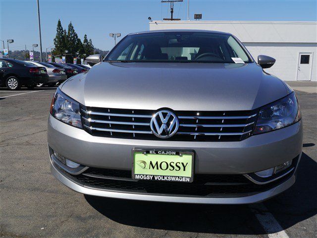 Volkswagen Passat 2012 photo 4