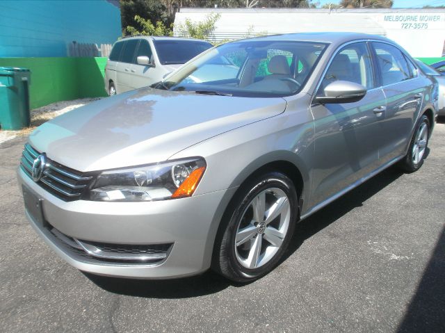 Volkswagen Passat 2012 photo 2