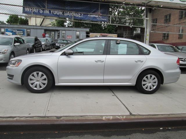 Volkswagen Passat 2012 photo 1