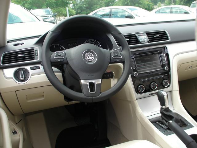 Volkswagen Passat 2013 photo 3