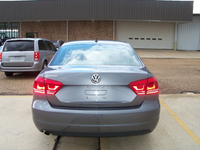 Volkswagen Passat 2013 photo 8