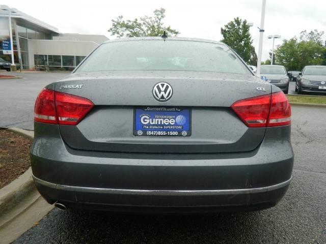 Volkswagen Passat 2013 photo 1